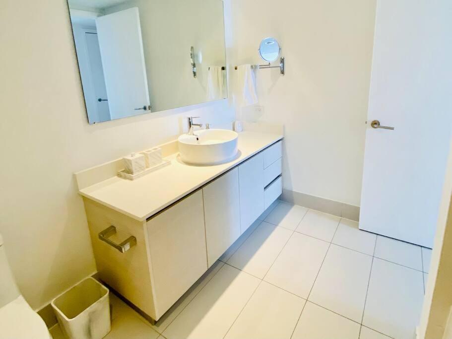 Beachwalk 1B-1B Apmt Amazing View 12A Plaja Hallandale Exterior foto